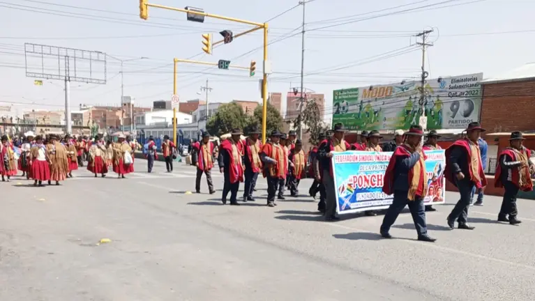 Marcha de la Federaci&oacute;n de Campesinos T&uacute;pac Katari. (Foto: La Raz&oacute;n).