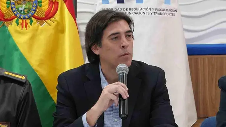 Mauricio Zamora, ministro.