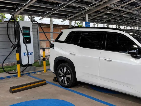 Punto de carga para veh&iacute;culos el&eacute;ctricos (Foto: Huawei)