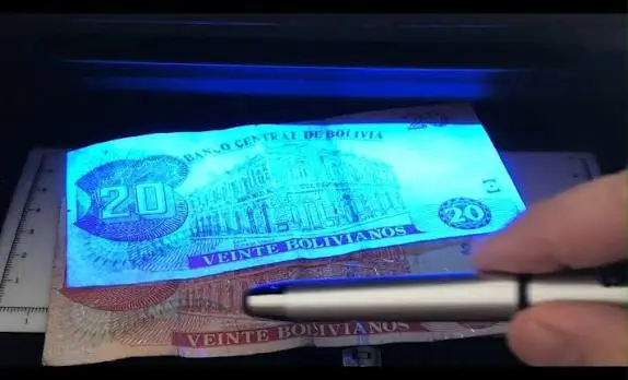 Billetes falsos.