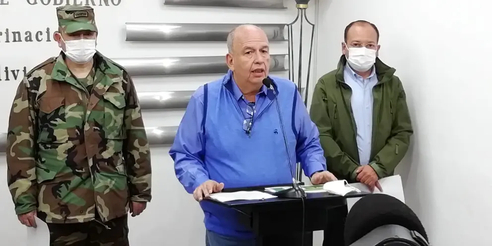 Ministro Murillo en conferencias de prensa sobre el rescate de los polic&iacute;as secuestrados Foto: ABI
