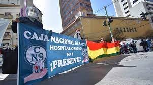 Trabajadores de la Caja Nacional de Salud (Foto: Los Tiempos)