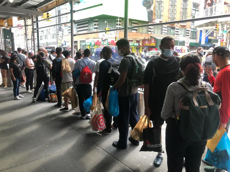 Inmigrantes en Nueva York. (Foto. Art&iacute;culo 66).