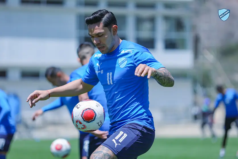 Carmelo Algara&ntilde;az, delantero nacional. (Foto: Club Bol&iacute;var).