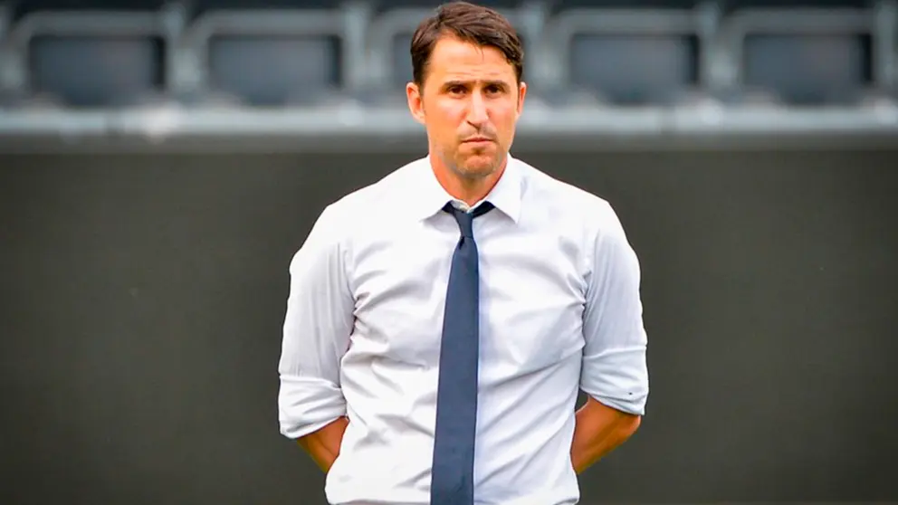 Be&ntilde;at San Jos&eacute;, entrenador del Club Bol&iacute;var. (Foto: Infobae).