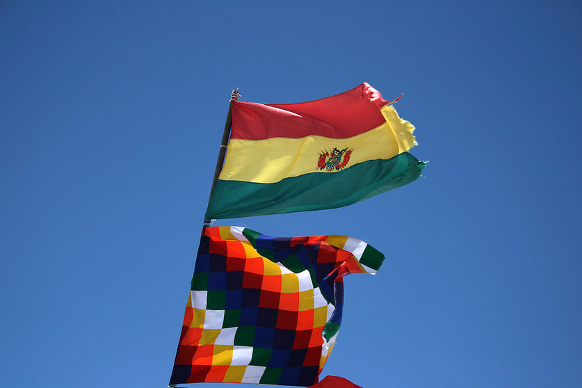 Bandera boliviana y Wiphala Foto: Giancarlo flikr.com