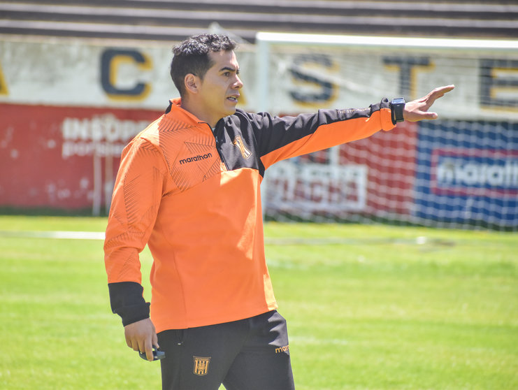 Pablo Cabanillas, director técnico boliviano. (Foto: Club The Strongest).