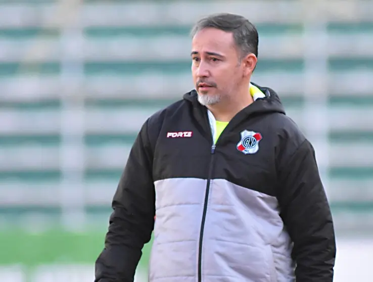 Flavio Robatto, director t&eacute;cnico argentino. (Foto. La Raz&oacute;n).