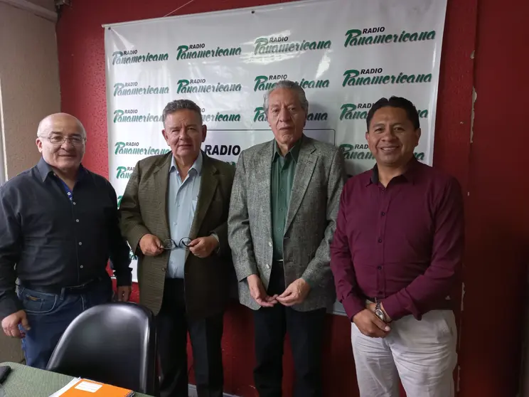 De izquierda a derecha: Hugo Moldiz, Luis Eduardo Siles, Carlos Borht y Jos&eacute; Luis Flores.