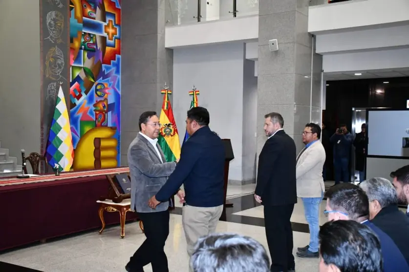 Luis Arce y nuevos ministros. (Foto: El Pa&iacute;s Tarija).