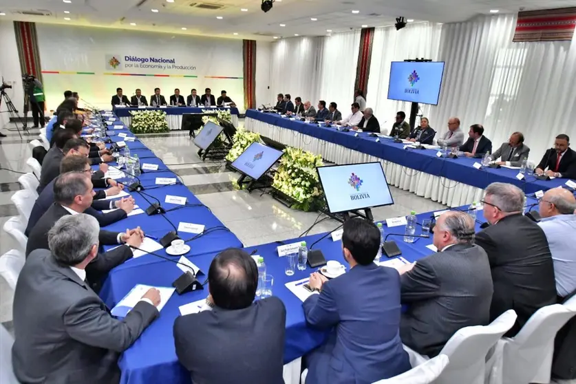 Reuni&oacute;n de empresarios y Luis Arce. (Foto: La Raz&oacute;n).