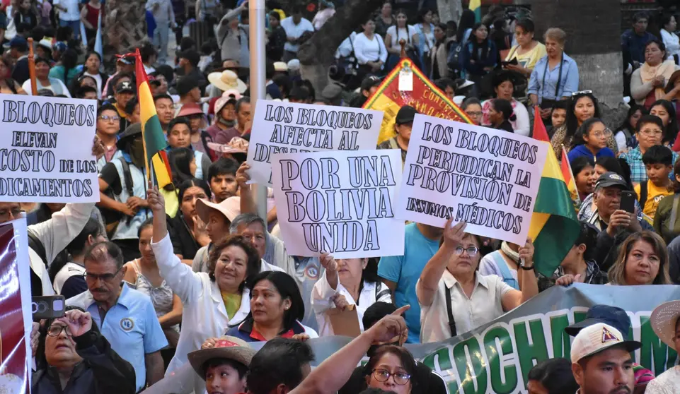Cabildo Cochabamba. (Foto: La Raz&oacute;n).