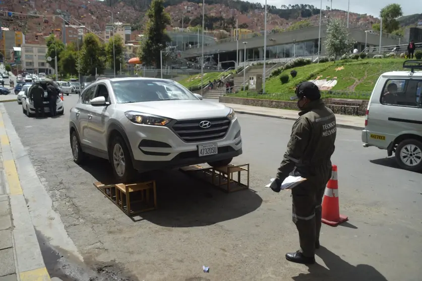 Inspecci&oacute;n t&eacute;cnica vehicular. (Foto: La Raz&oacute;n).