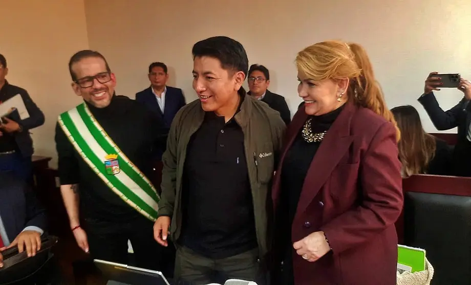 Luis Fernando Camacho, Marco Pumari y Jeanine A&ntilde;ez. (Foto: La Raz&oacute;n).