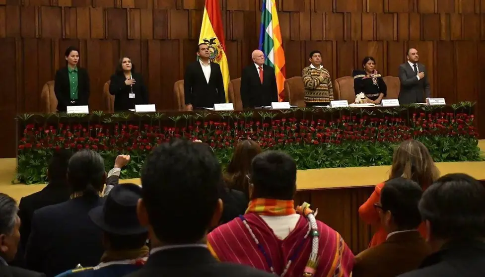Acto de entrega de credenciales a los nuevos magistrados. (Foto. Unitel).