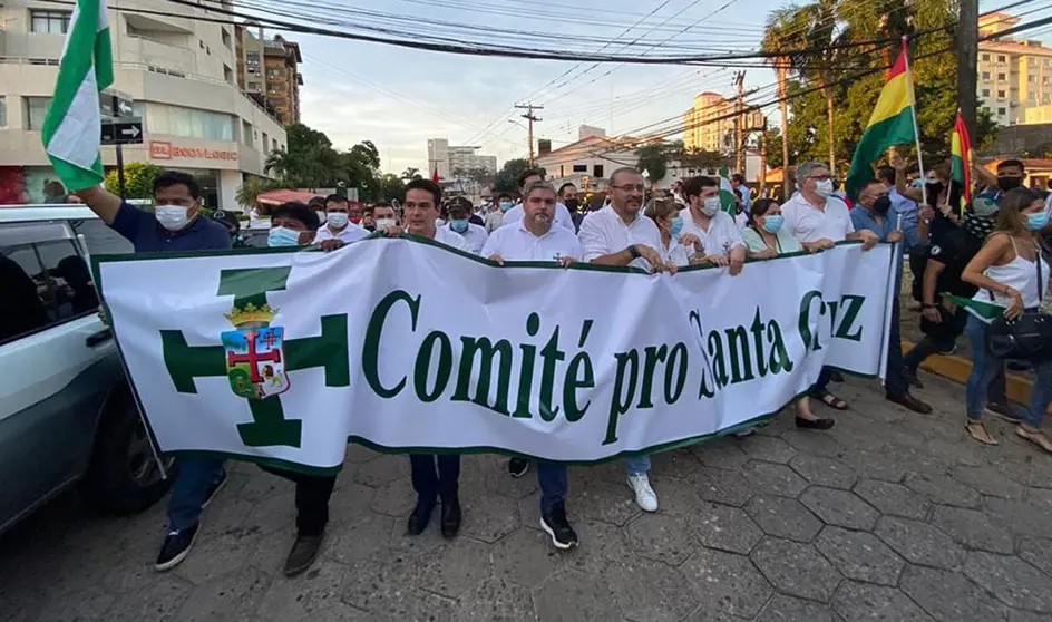 Marcha Comit&eacute; Pro Santa Cruz. (Foto. La Raz&oacute;n).