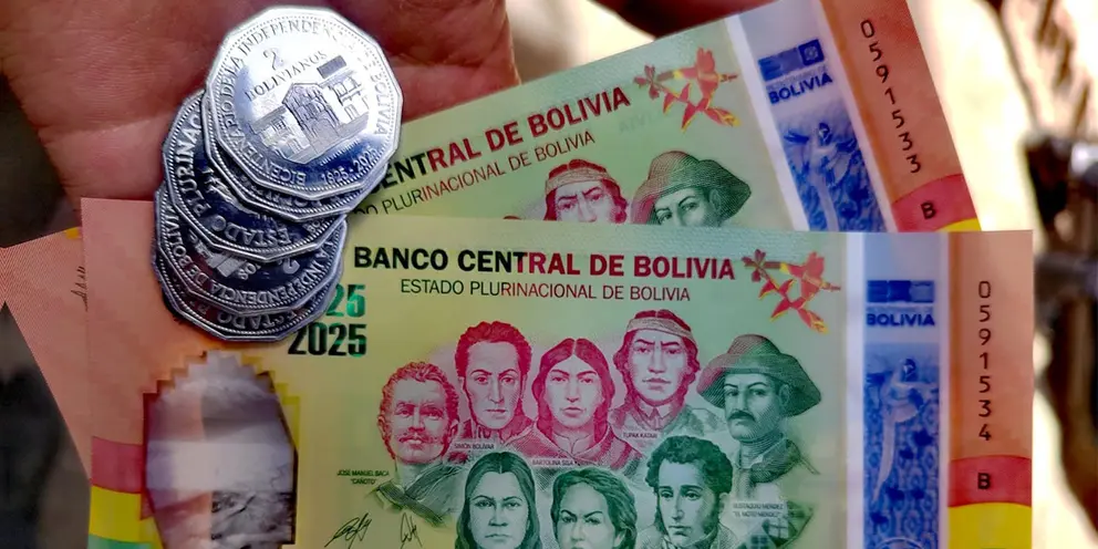 Billetes y monedas conmemorativas del Bicentenario. (Foto: AEP).