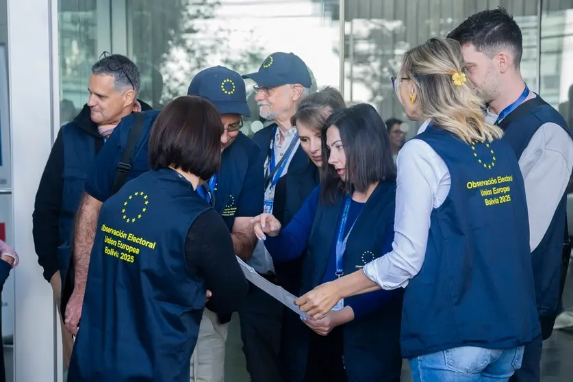 Observadores de la Uni&oacute;n Europea. (Foto. FB).