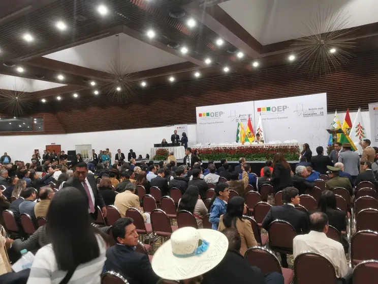 Entrega de credenciales a nuevos legisladores. (Foto: Red Digital).
