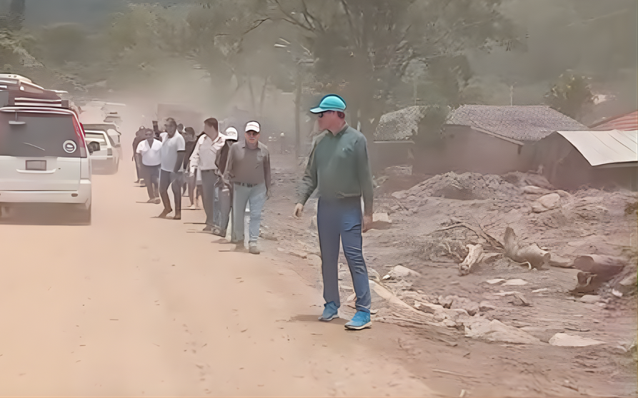 Derrumbe en v&iacute;a a Samaipata.