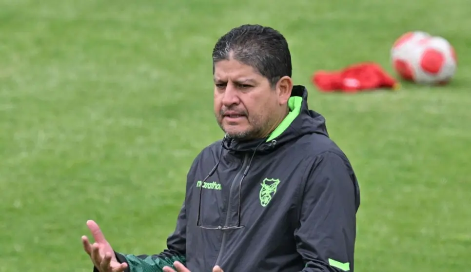 Oscar Villegas, DT selecci&oacute;n boliviana. (Foto. RR. SS.).