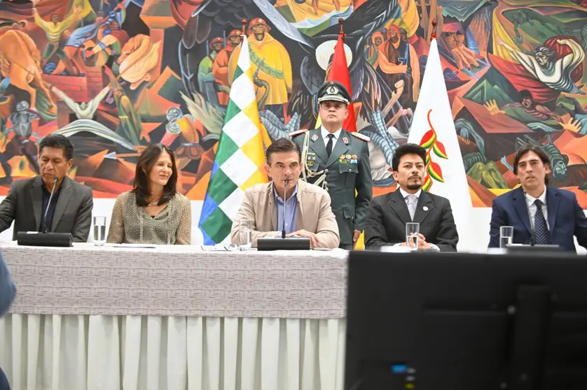 Presidente Paz y su gabinete en conferencia de prensa. Foto: Presidencia