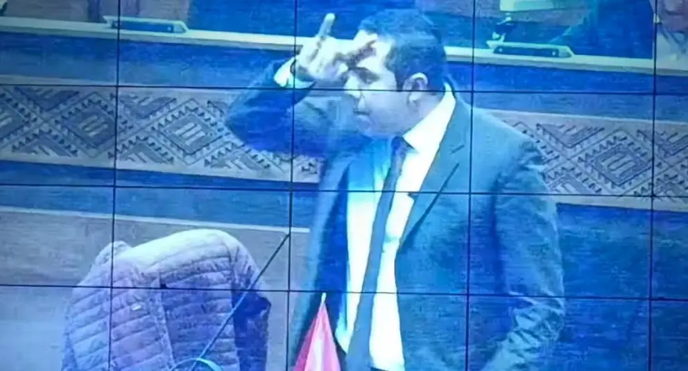 El diputado Diego Bra&ntilde;ez confronta al vicepresidente (Foto: Radio Panamericana)