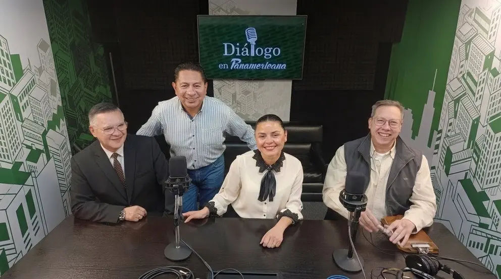 DE IZQUIERDA A DERECHA: EDUARDO LE&Oacute;N, JOS&Eacute; LUIS FLORES, CARLA FAVAL Y YERKO ILIJIC