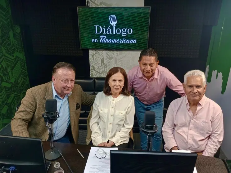 De izquierda a derecha: &Aacute;lvaro del Pozo, Karen L&oacute;ngaric, Jos&eacute; Luis Flores y R&oacute;ger Cortez.