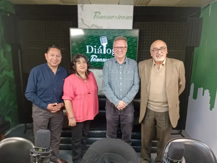 De izquierda a derecha: Jos&eacute; Luis Flores, Jimena Costa, Carlos Alarc&oacute;n y Mario Galindo.