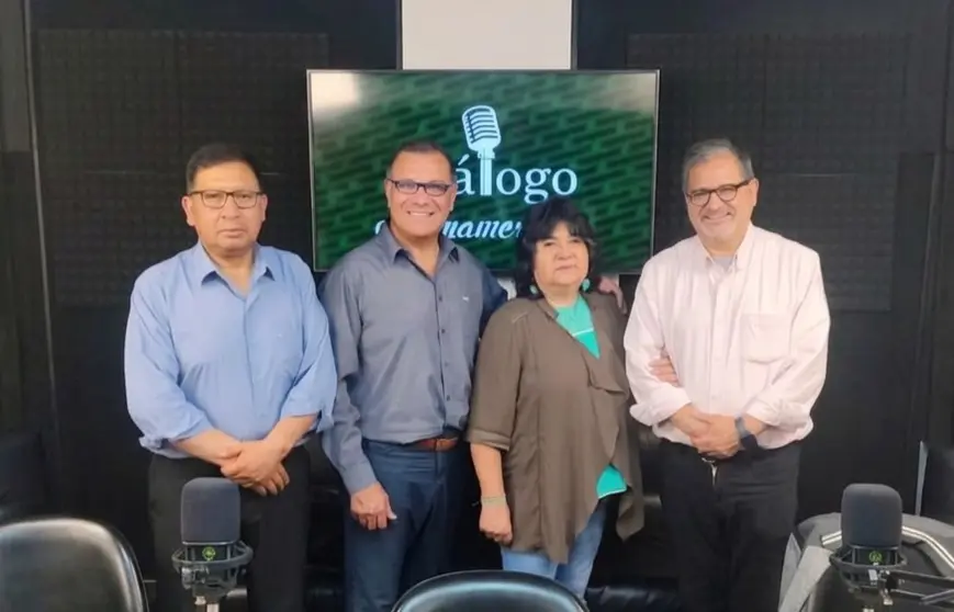 De izquierda a derecha: Oscar Cruz, Franklin Pareja, Jimena y Gonzalo Ch&aacute;vez.