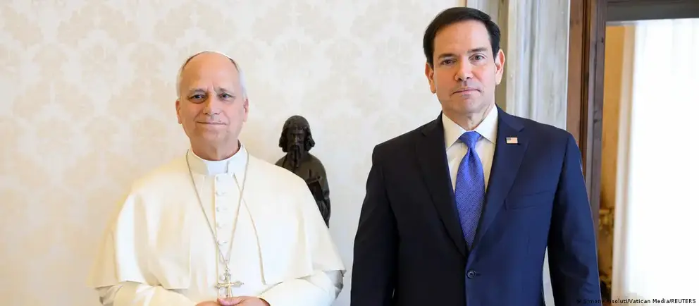 Papa Le&oacute;n XIV y Marco Rubio.
