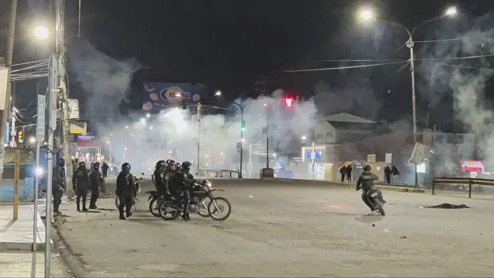 Polic&iacute;a gasifica en manifestaci&oacute;n tras peligro de saqueo