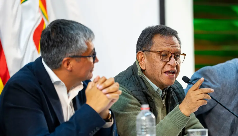 𝗣𝗢𝗟𝗜𝗖&Iacute;𝗔 𝗕𝗢𝗟𝗜𝗩𝗜𝗔𝗡𝗔 𝗬 𝗙𝗨𝗘𝗥𝗭𝗔𝗦 𝗔𝗥𝗠𝗔𝗗𝗔𝗦 𝗗𝗘𝗦𝗣𝗟𝗜𝗘𝗚𝗔𝗡 𝗢𝗣𝗘𝗥𝗔𝗧𝗜𝗩𝗢𝗦 𝗗𝗘𝗟 𝗣𝗟𝗔𝗡 &ldquo;𝗖𝗢𝗥𝗥𝗘𝗗𝗢𝗥 𝗛𝗨𝗠𝗔𝗡𝗜𝗧𝗔𝗥𝗜𝗢&rdquo; (Foto: Polic&iacute;a Boliviana)