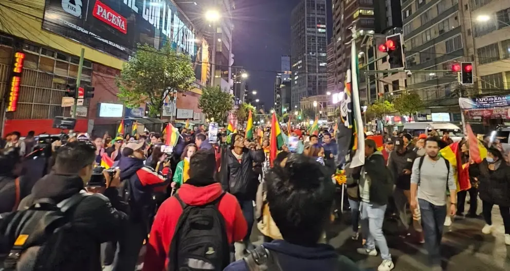 Plataformas ciudadanas en marcha en apoyo a Rodrigo paz (Foto: Panamericana)