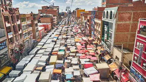 Feria 16 de Julio en El Alto Foto: Alamy