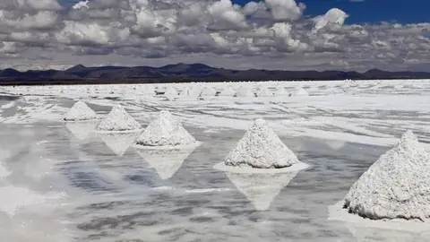 Explotaci&oacute;n de Litio en el Salar de Uyuni Foto: El Potos&iacute;