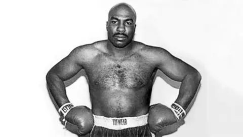 Earnie Shavers (Foto: Boxing news)