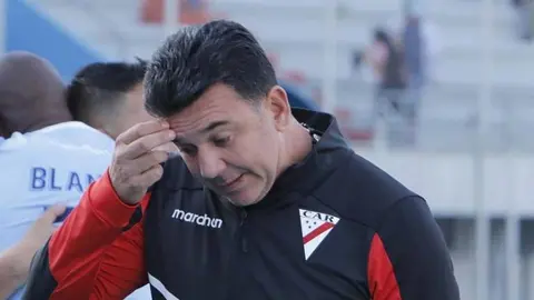 Julio Cesar Baldivieso, entrador de f&uacute;tbol. (Foto: Mauricio Rojas).