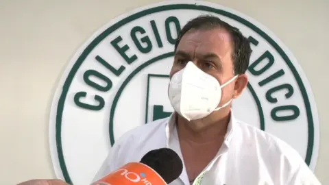 Wilfredo Anzo&aacute;tegui, presidente Colegio M&eacute;dico de Santa Cruz. (Foto: Red Uno).