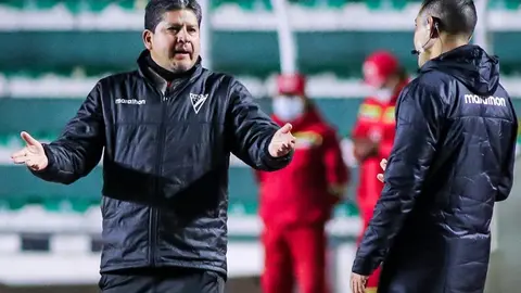 Oscar Villlegas, entrenador de f&uacute;tbol. (Foto: Sport Bolivia).