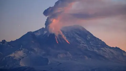 Volc&aacute;n Shiveluch. (Foto: Rusia Tv).