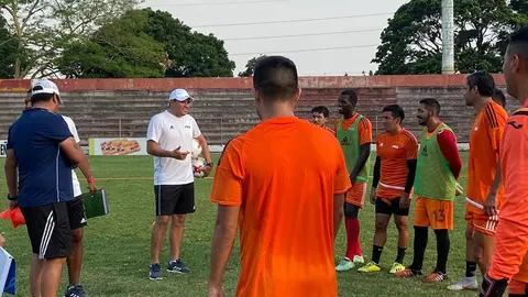 Christian Reynaldo, entrenador de f&uacute;tbol. (Foto: RR. SS.).