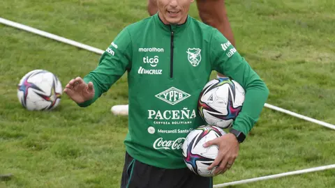 Pablo Daniel Escobar, director t&eacute;cnico de divisiones menores de Bolivia. (Foto: La Raz&oacute;n).