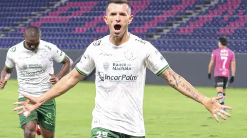 Leonardo Villagra, delantero paraguayo. (Foto: Versus).