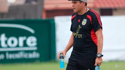 Christian Reynaldo, entrenador de f&uacute;tbol. (Foto: Libertad Gran Mamor&eacute;).