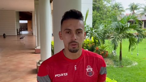 Freddy Abastoflor, extremo izquierdo. (Foto: Club Guabir&aacute;).