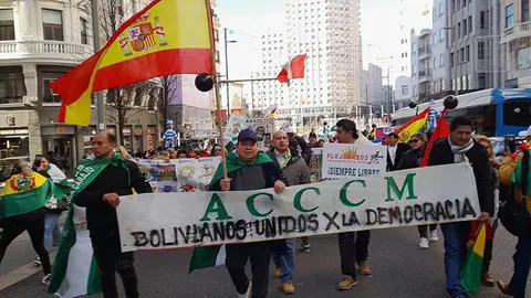 Bolivianos marchan en Madrid, Espa&ntilde;a. (Foto. Los Tiempos).