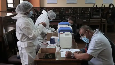 Trabajadores de salud, imagen referencial. (Foto: ABI).