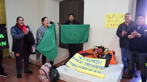 Magisterio en huelga de hambre. (Foto: La Raz&oacute;n).